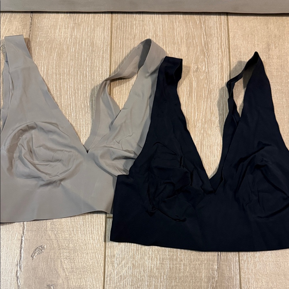 Two WHOOP bras tan and black size Small stretch
